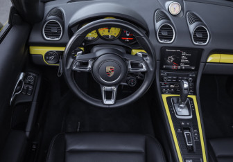 Подержанный автомобиль Porsche Boxster 2020 года (20 фото)