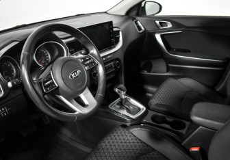 Подержанный автомобиль Kia Ceed Wagon 2020 года (9 фото)