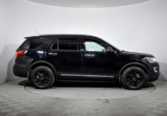 Подержанный автомобиль Ford Explorer 2016 года (4 фото)