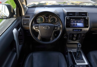 Подержанный автомобиль Toyota Land Cruiser Prado 2018 года (11 фото)