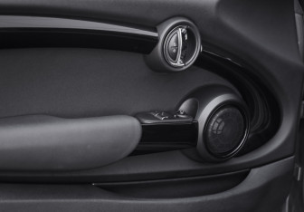 Подержанный автомобиль MINI Hatch 2017 года (27 фото)