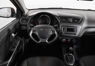 Подержанный автомобиль Kia Rio Sedan 2015 года (11 фото)
