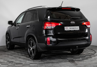 Подержанный автомобиль Kia Sorento 2017 года (7 фото)