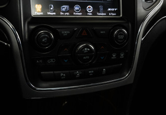 Подержанный автомобиль Jeep Grand Cherokee 2013 года (15 фото)