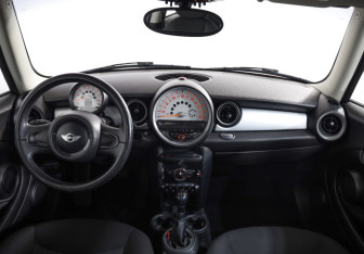 Подержанный автомобиль MINI Hatch 2012 года (9 фото)