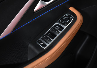 Подержанный автомобиль Omoda C5 2024 года (10 фото)