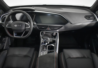 Подержанный автомобиль Geely Tugella 2022 года (14 фото)