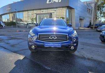 Подержанный автомобиль Infiniti QX70 2014 года (2 фото)