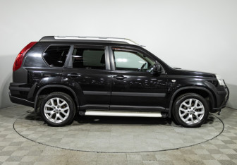 Подержанный автомобиль Nissan X-Trail 2011 года (4 фото)