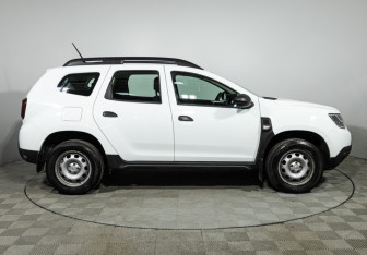 Подержанный автомобиль Renault Duster 2021 года (4 фото)