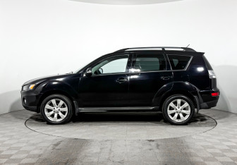 Подержанный автомобиль Mitsubishi Outlander 2012 года (8 фото)