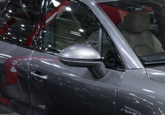 Подержанный автомобиль Porsche Cayenne 2020 года (10 фото)