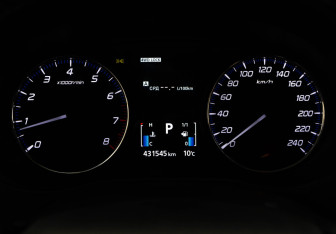 Подержанный автомобиль Mitsubishi Outlander 2015 года (18 фото)