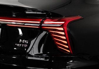 Подержанный автомобиль Hongqi H5 2024 года (7 фото)