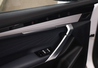 Подержанный автомобиль Geely Atlas 2024 года (22 фото)