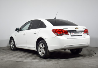 Подержанный автомобиль Chevrolet Cruze Sedan 2011 года (7 фото)