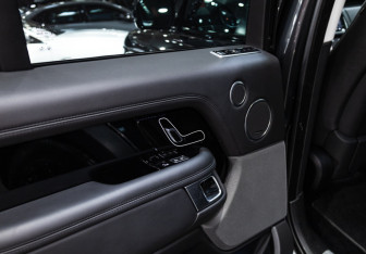 Подержанный автомобиль Land Rover Range Rover 2021 года (17 фото)