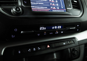 Подержанный автомобиль Citroen SpaceTourer 2020 года (18 фото)