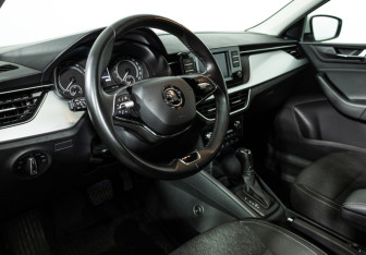 Подержанный автомобиль Skoda Rapid Liftback 2022 года (11 фото)