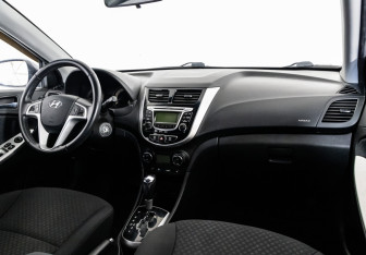 Подержанный автомобиль Hyundai Solaris Hatchback 2012 года (9 фото)