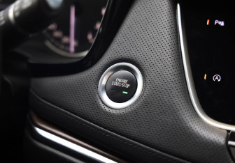 Подержанный автомобиль Cadillac XT5 2021 года (14 фото)