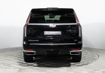Подержанный автомобиль Cadillac Escalade Suv 2021 года (6 фото)