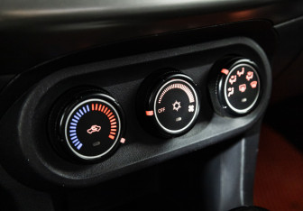 Подержанный автомобиль Mitsubishi Lancer Sedan 2012 года (16 фото)
