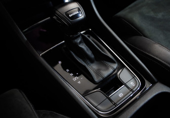 Подержанный автомобиль Skoda Karoq 2020 года (16 фото)