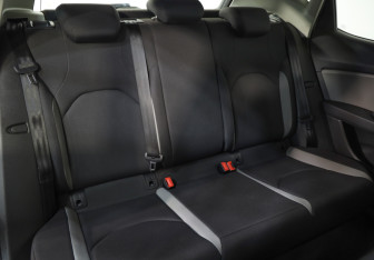 Подержанный автомобиль SEAT Leon Hatchback 2013 года (21 фото)
