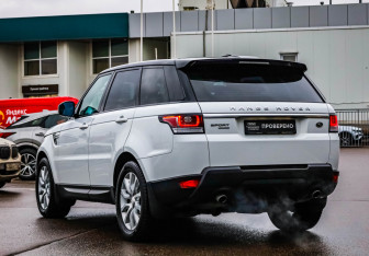 Подержанный автомобиль Land Rover Range Rover Sport 2015 года (11 фото)