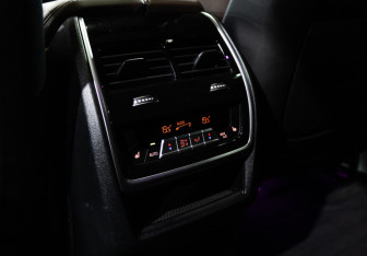Подержанный автомобиль BMW X6 2022 года (22 фото)
