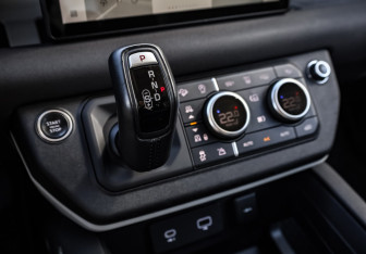 Подержанный автомобиль Land Rover Defender Suv 2021 года (21 фото)