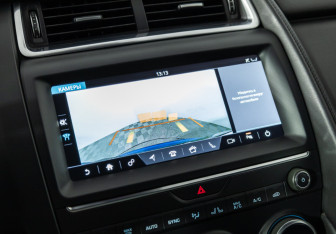 Подержанный автомобиль Jaguar E-Pace 2018 года (16 фото)