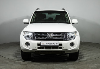 Подержанный автомобиль Mitsubishi Pajero 2013 года (2 фото)