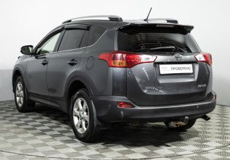 Подержанный автомобиль Toyota RAV4 2014 года (7 фото)