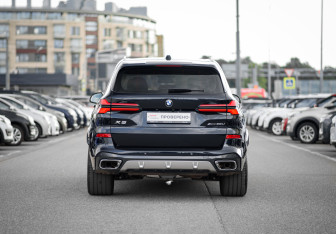 Подержанный автомобиль BMW X5 2024 года (6 фото)
