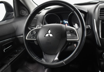 Подержанный автомобиль Mitsubishi ASX 2013 года (14 фото)
