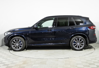 Подержанный автомобиль BMW X5 2020 года (8 фото)