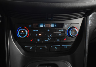 Подержанный автомобиль Ford Kuga 2018 года (16 фото)