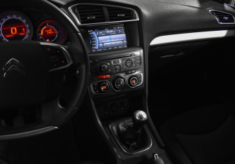 Подержанный автомобиль Citroen C4 Sedan 2014 года (19 фото)