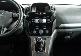 Подержанный автомобиль Opel Zafira Compactvan 2010 года (14 фото)