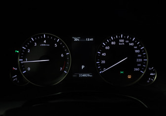 Подержанный автомобиль Lexus ES 2015 года (12 фото)