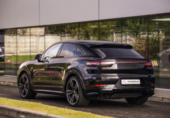 Подержанный автомобиль Porsche Cayenne 2019 года (8 фото)