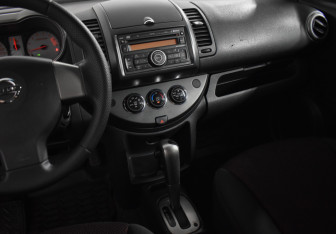 Подержанный автомобиль Nissan Note 2008 года (18 фото)