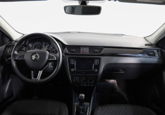 Подержанный автомобиль Skoda Rapid Liftback 2018 года (9 фото)