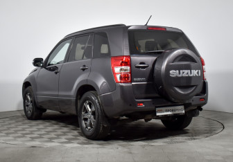 Подержанный автомобиль Suzuki Grand Vitara 2013 года (7 фото)