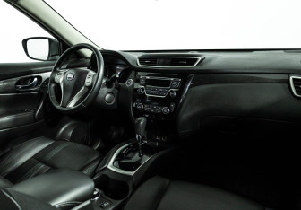 Подержанный автомобиль Nissan X-Trail 2017 года (9 фото)