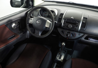 Подержанный автомобиль Nissan Note 2008 года (8 фото)