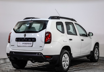 Подержанный автомобиль Renault Duster 2017 года (5 фото)