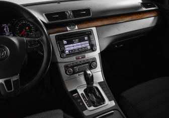 Подержанный автомобиль Volkswagen Passat CC 2011 года (17 фото)